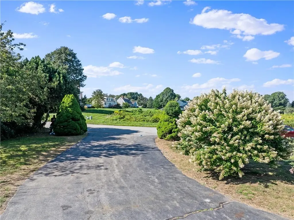 79 Roger Williams Court Portsmouth RI 02871