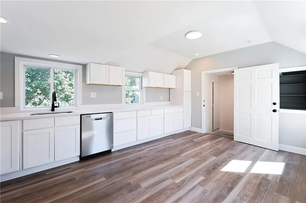 20 Wood Street Warren RI 02885