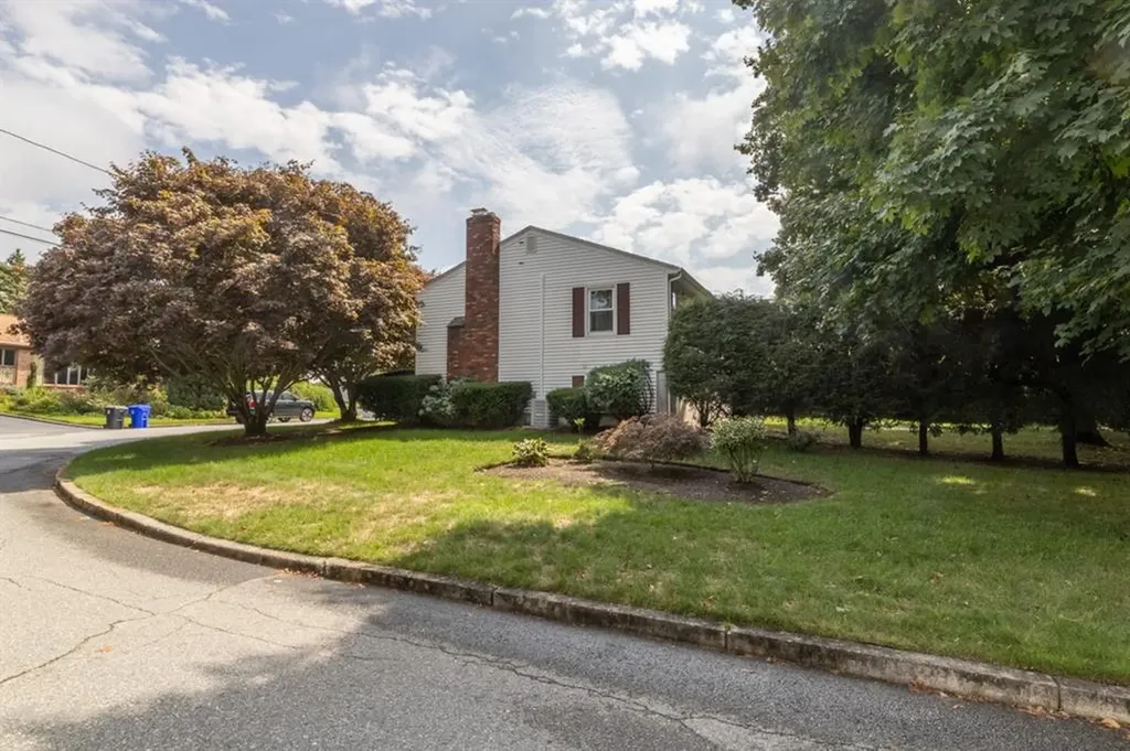 3 Twins Lane North Providence RI 02904
