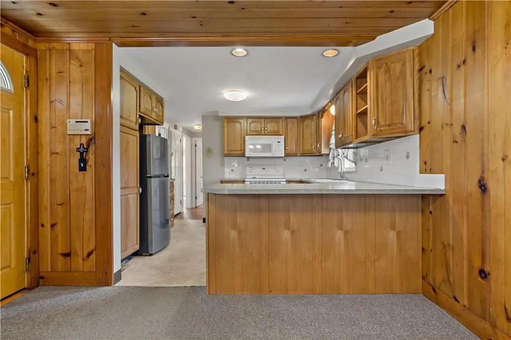 23 Terrace Drive Bristol RI 02809