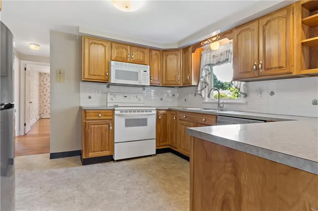23 Terrace Drive Bristol RI 02809
