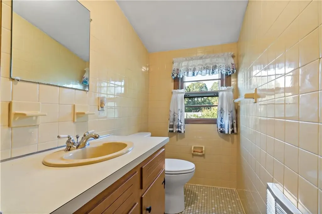 23 Terrace Drive Bristol RI 02809