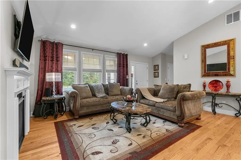 11 Carriage Hill Road Scituate RI 02857