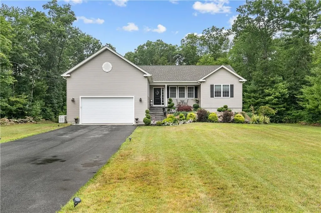 11 Carriage Hill Road Scituate RI 02857