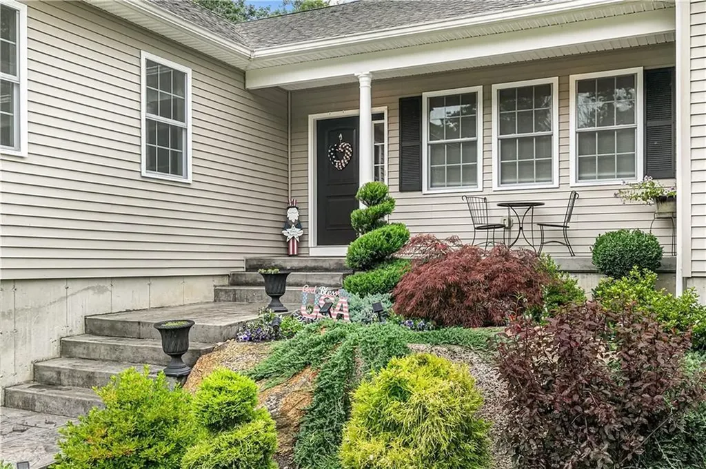 11 Carriage Hill Road Scituate RI 02857