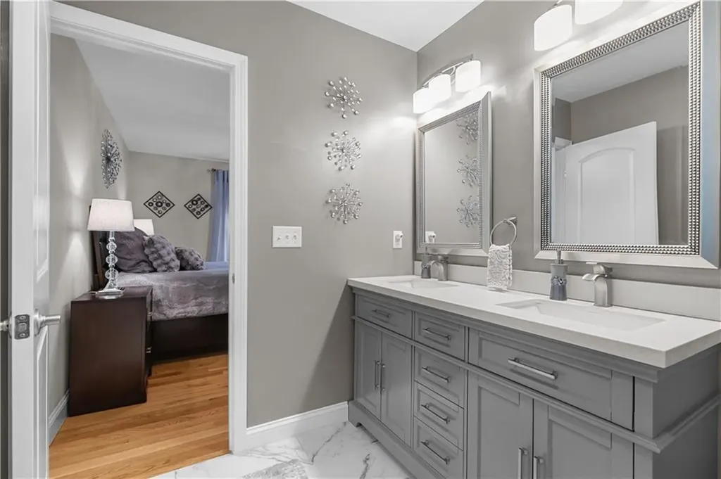 11 Carriage Hill Road Scituate RI 02857