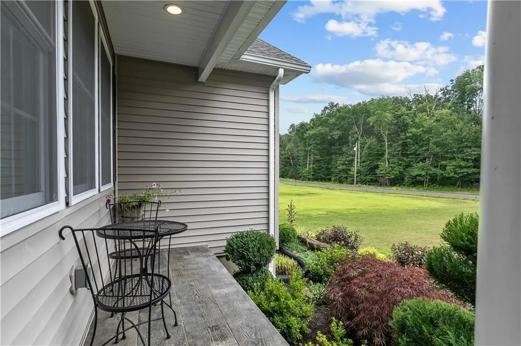 11 Carriage Hill Road Scituate RI 02857