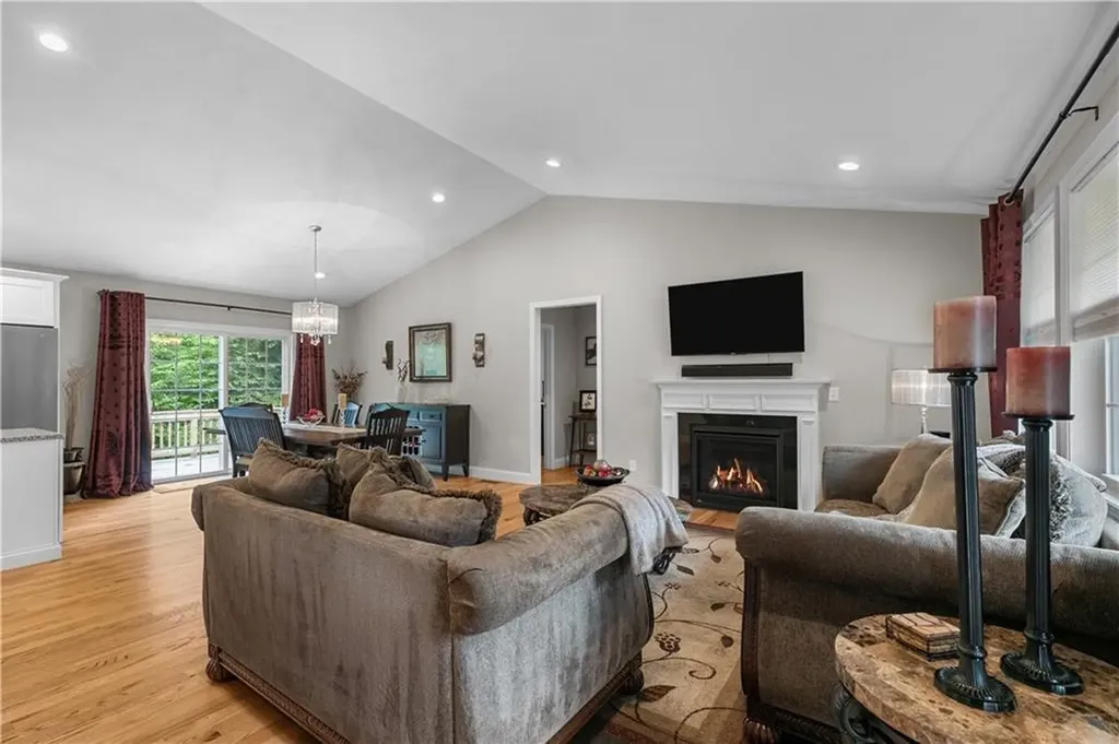 11 Carriage Hill Road Scituate RI 02857