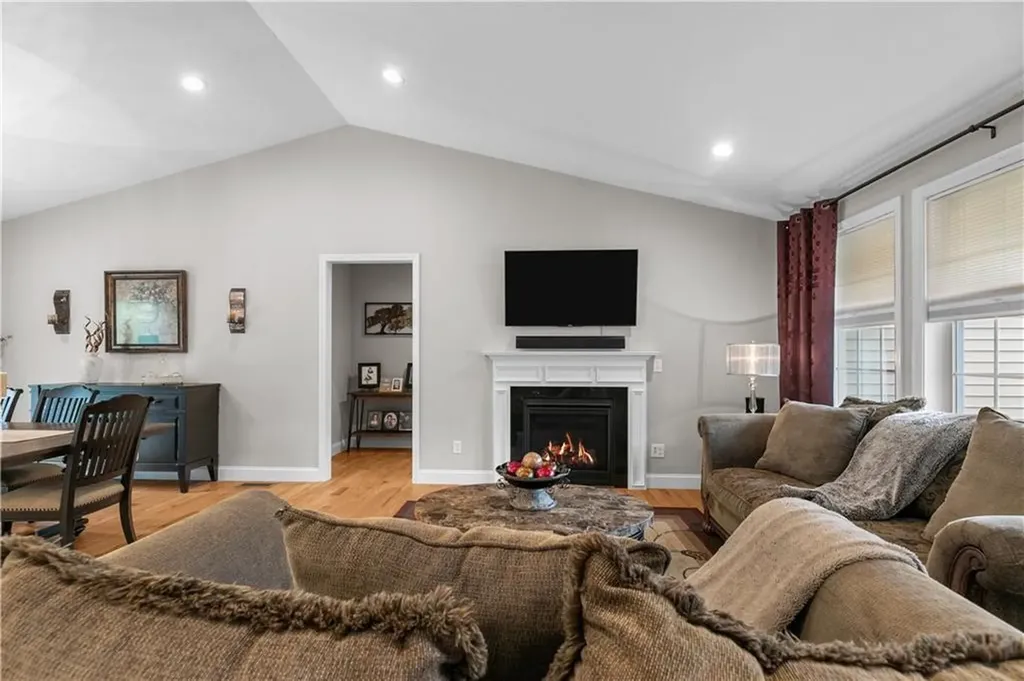 11 Carriage Hill Road Scituate RI 02857