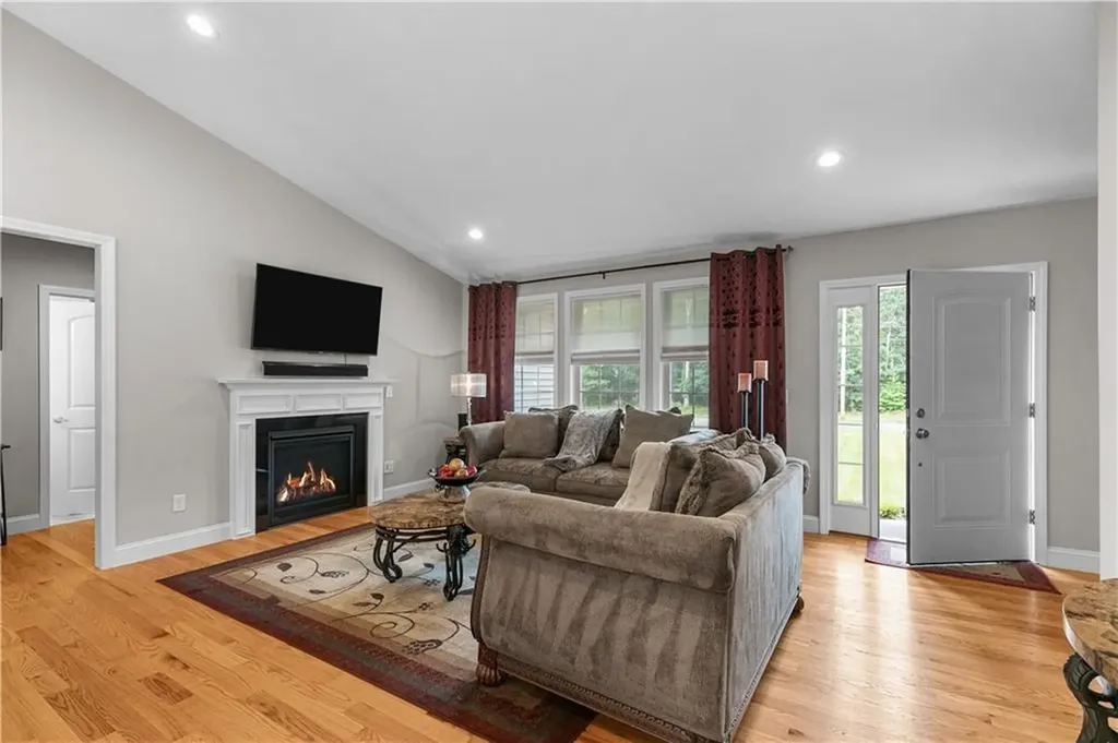 11 Carriage Hill Road Scituate RI 02857