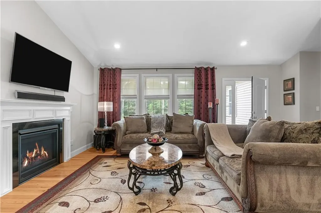 11 Carriage Hill Road Scituate RI 02857