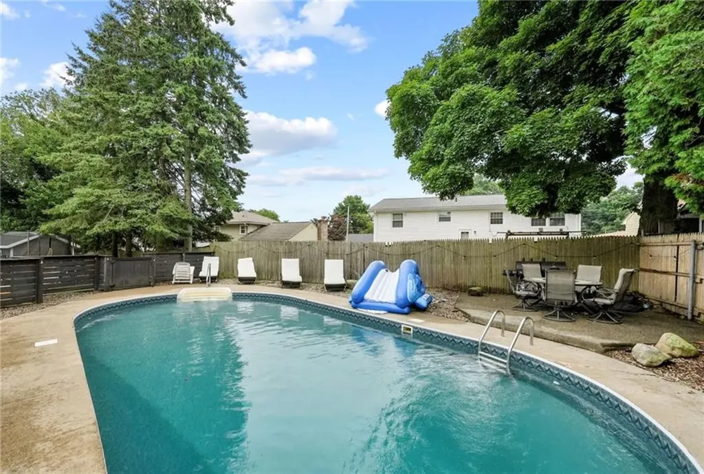 8 Green Valley Drive Johnston RI 02919