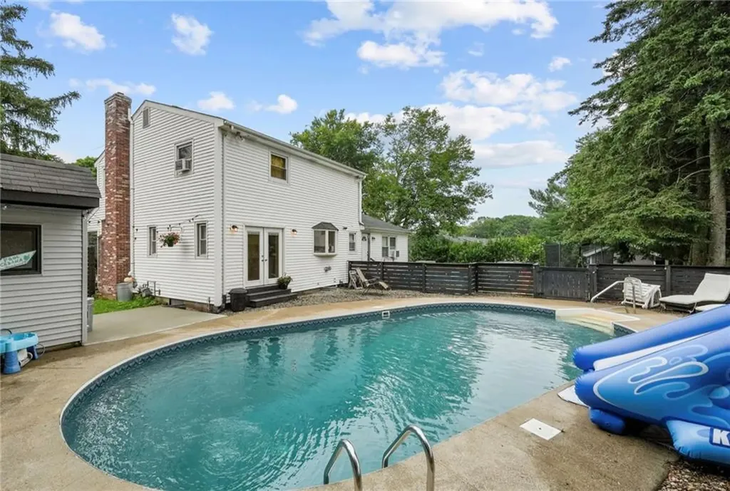 8 Green Valley Drive Johnston RI 02919