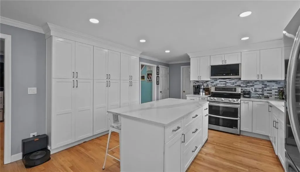 8 Green Valley Drive Johnston RI 02919