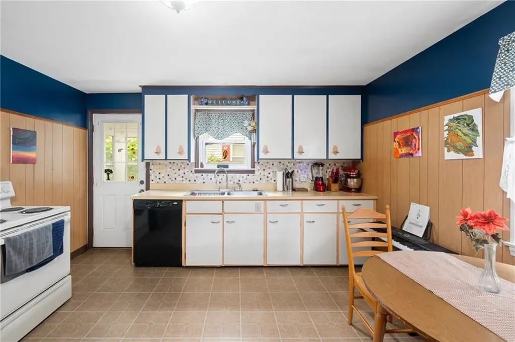 171 Avenue A Woonsocket RI 02895