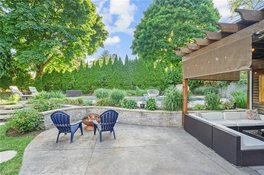 21 Kearsarge Drive Cranston RI 02920