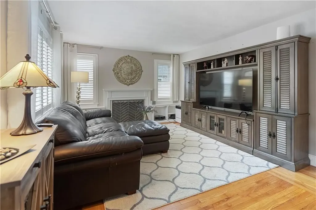 21 Kearsarge Drive Cranston RI 02920