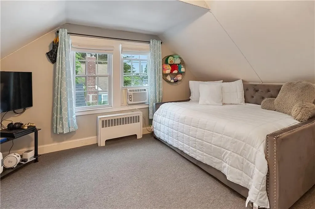 21 Kearsarge Drive Cranston RI 02920