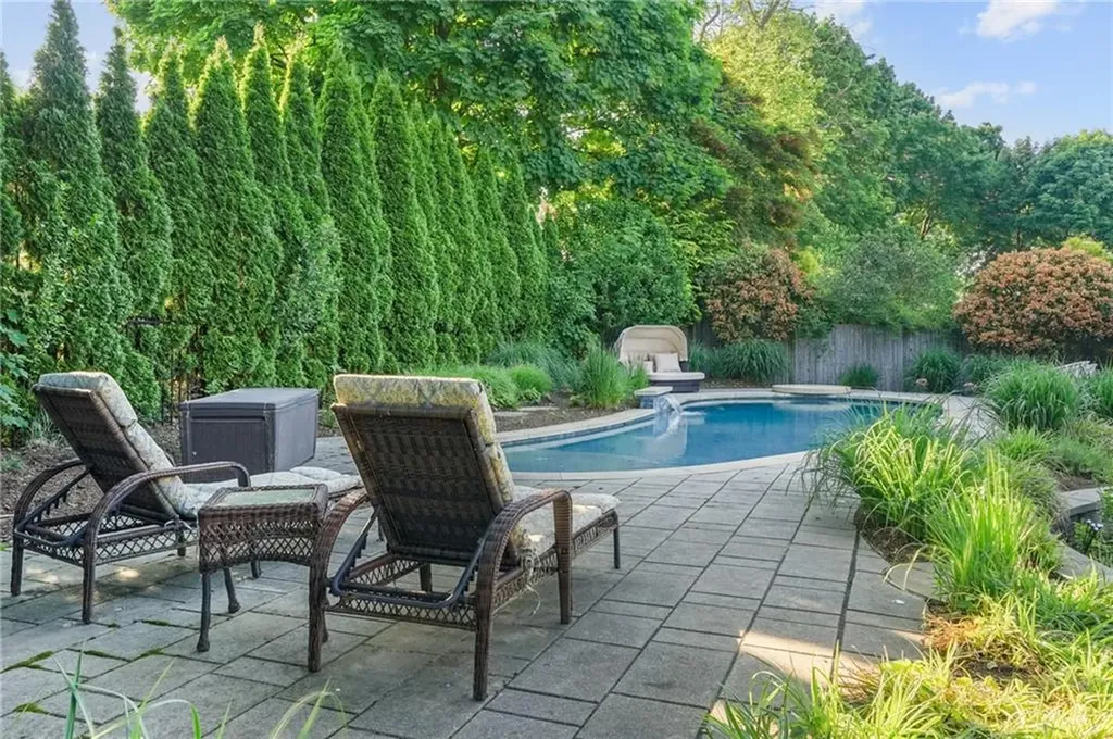 21 Kearsarge Drive Cranston RI 02920