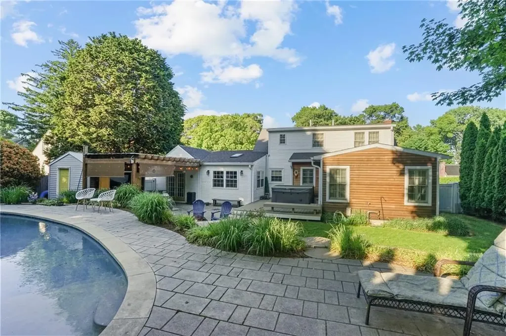 21 Kearsarge Drive Cranston RI 02920