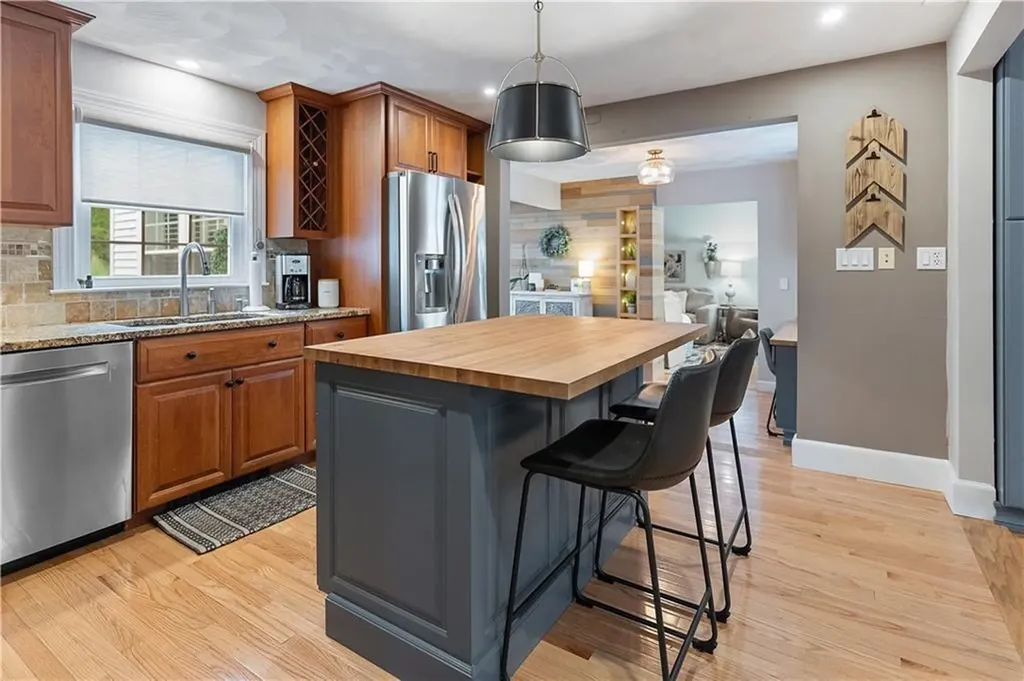 21 Kearsarge Drive Cranston RI 02920