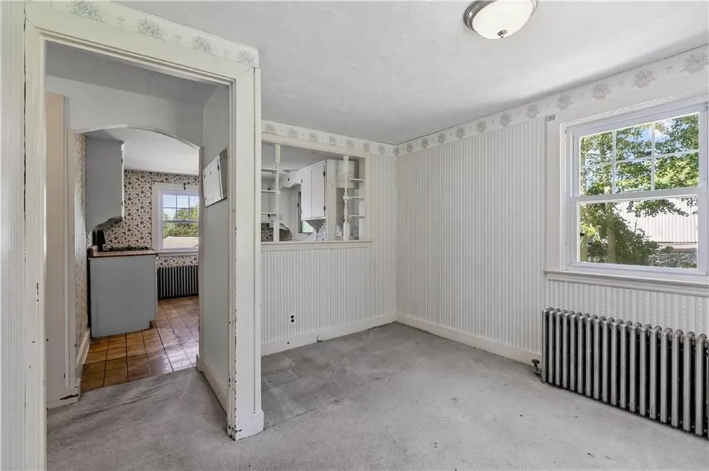 18 Rocky Avenue Tiverton RI 02878