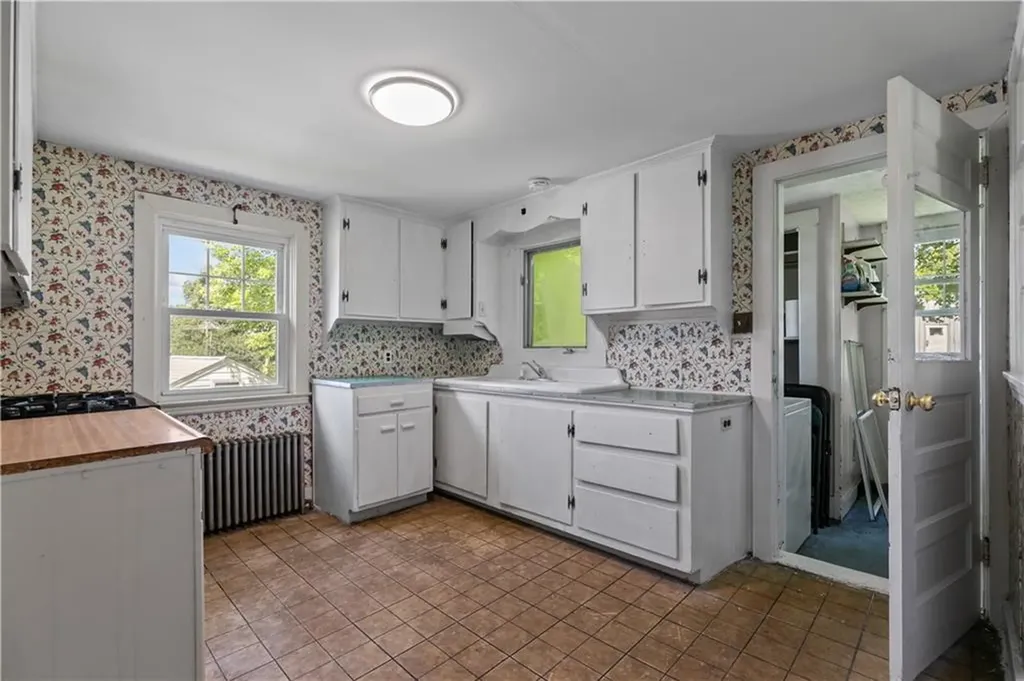 18 Rocky Avenue Tiverton RI 02878