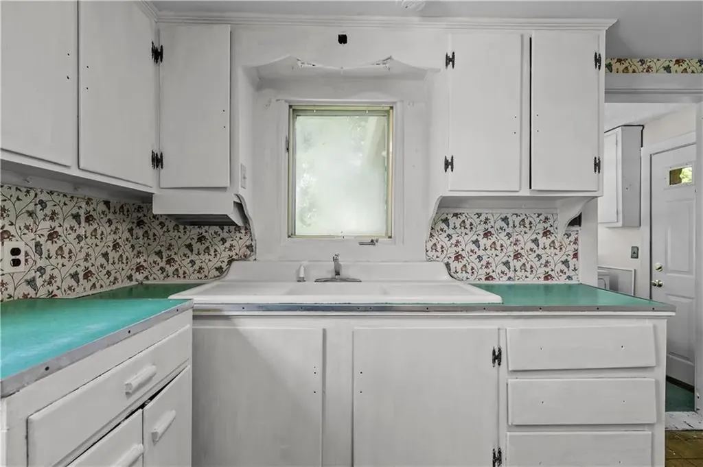 18 Rocky Avenue Tiverton RI 02878