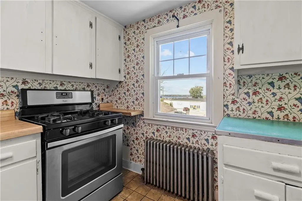 18 Rocky Avenue Tiverton RI 02878