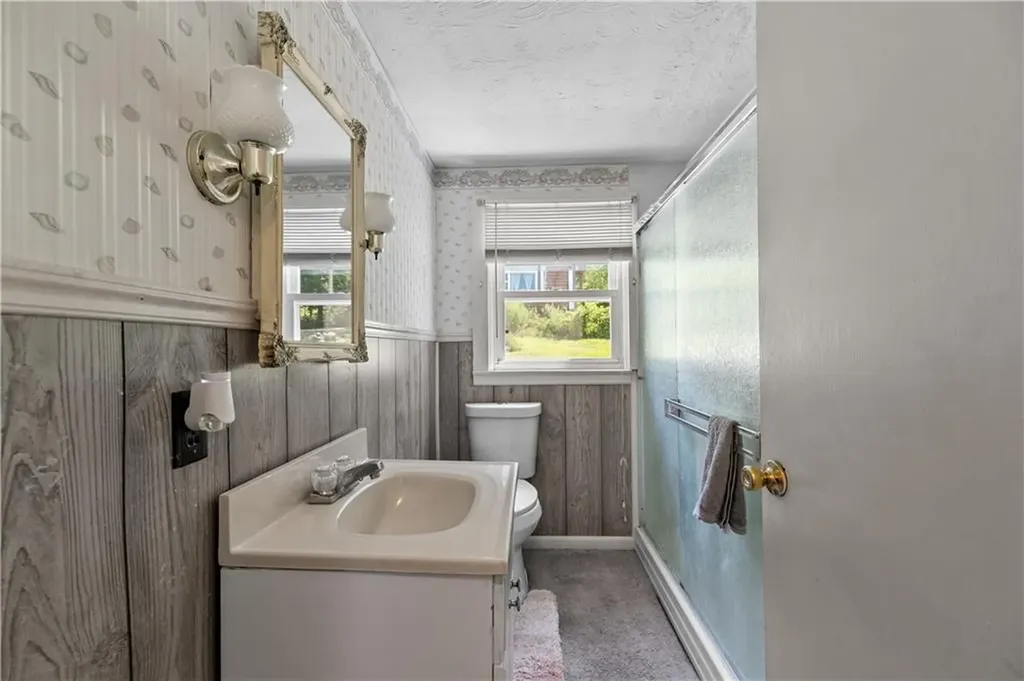 18 Rocky Avenue Tiverton RI 02878