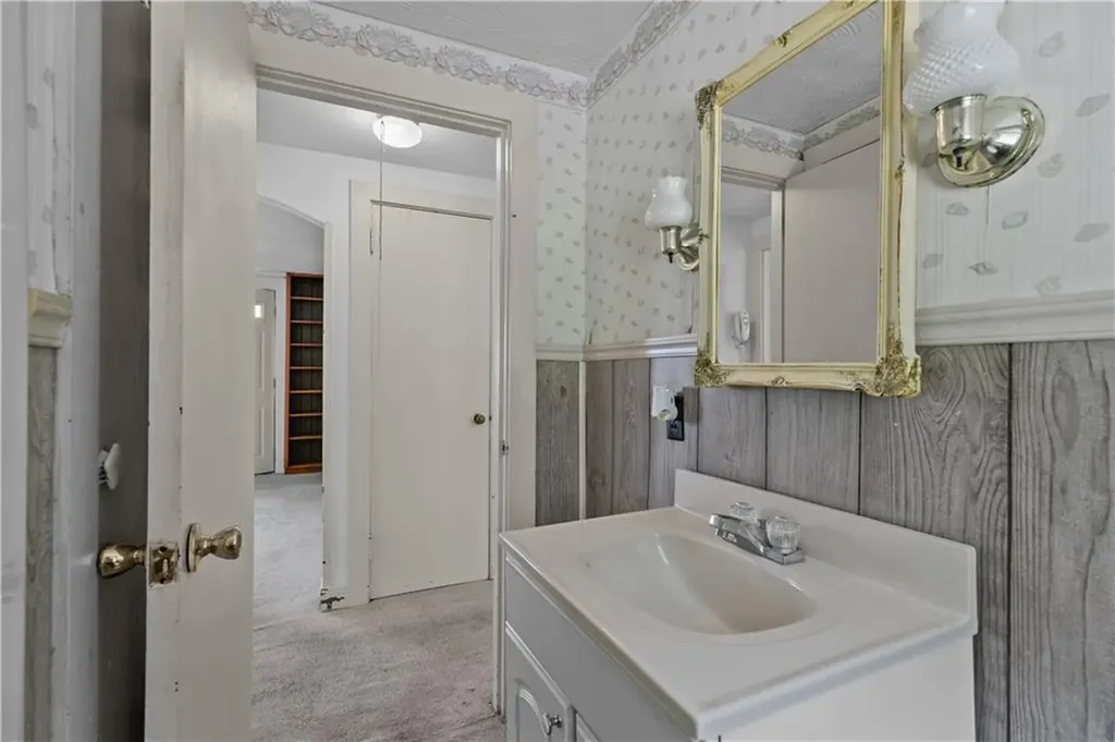 18 Rocky Avenue Tiverton RI 02878