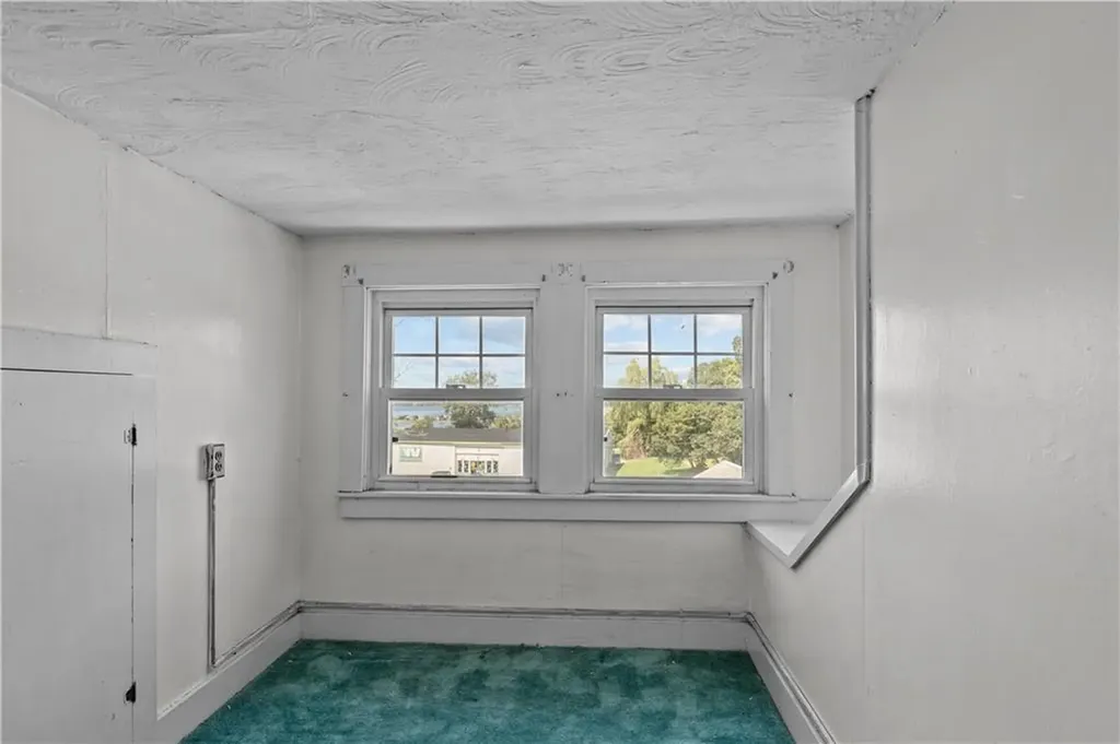 18 Rocky Avenue Tiverton RI 02878