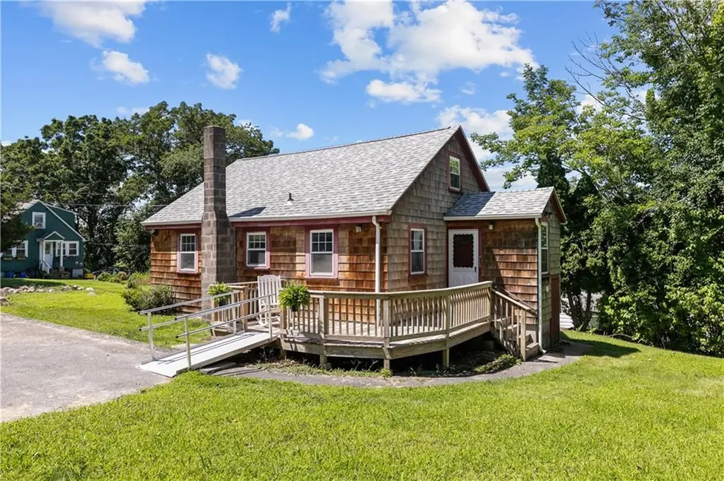 18 Rocky Avenue Tiverton RI 02878