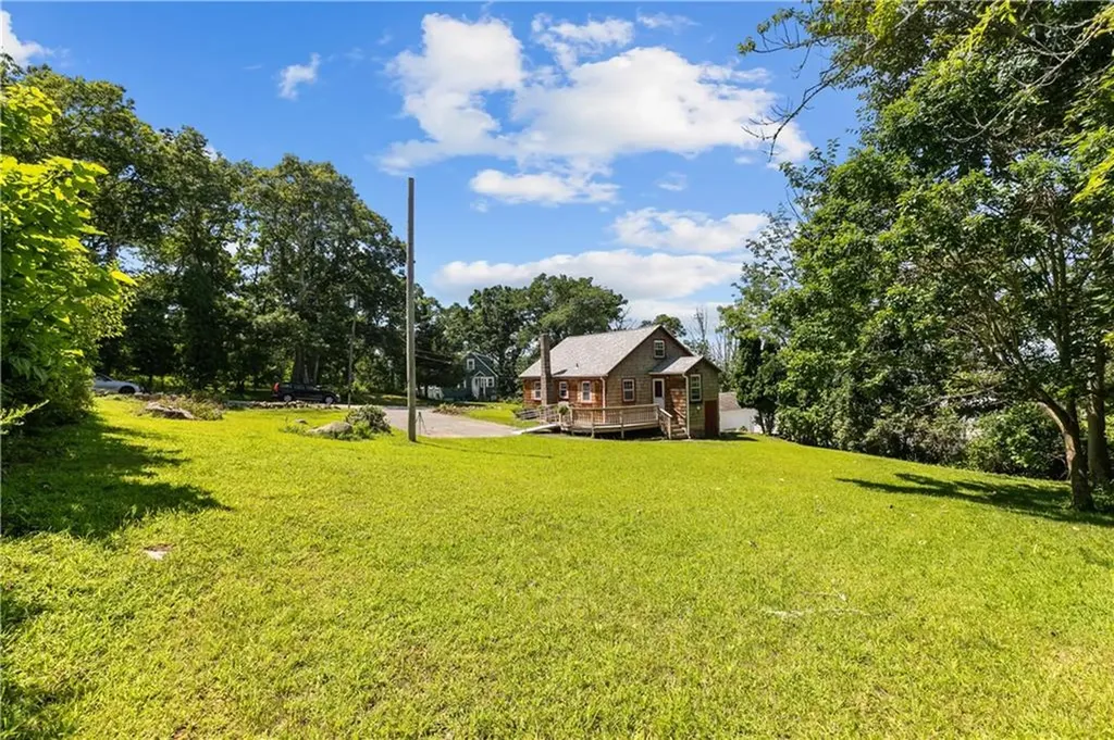 18 Rocky Avenue Tiverton RI 02878