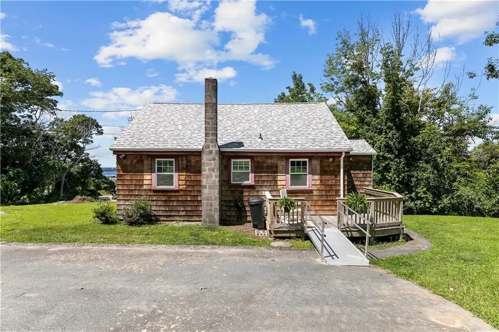 18 Rocky Avenue Tiverton RI 02878