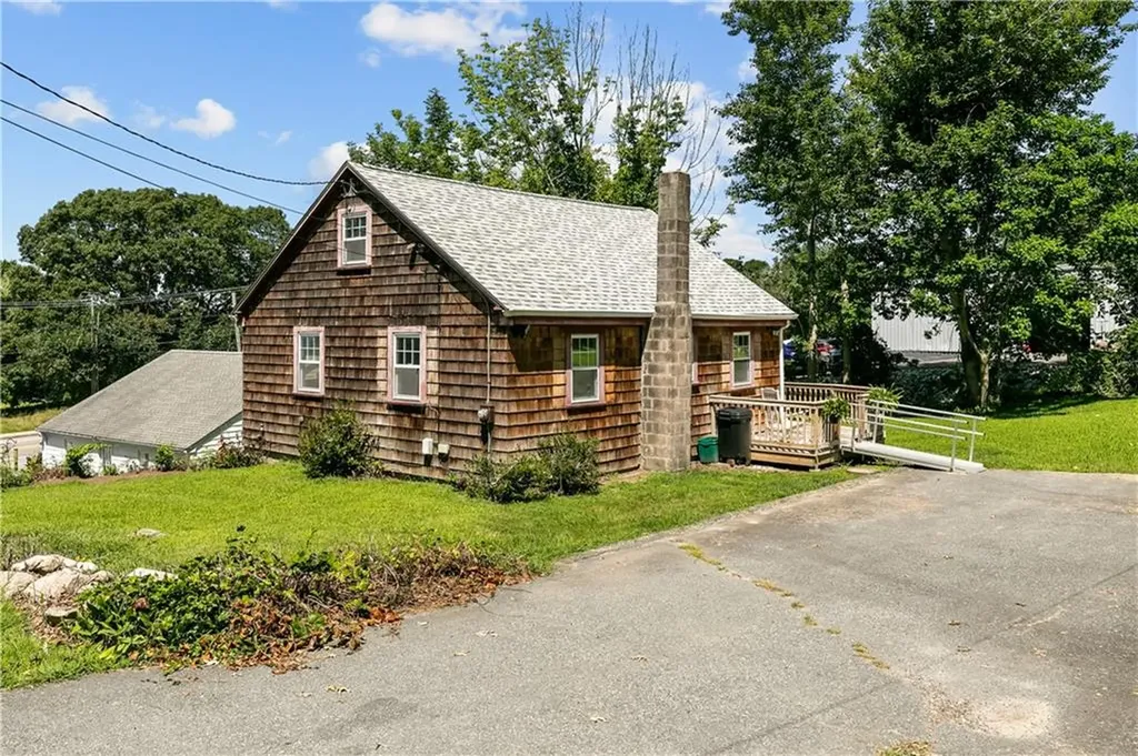 18 Rocky Avenue Tiverton RI 02878