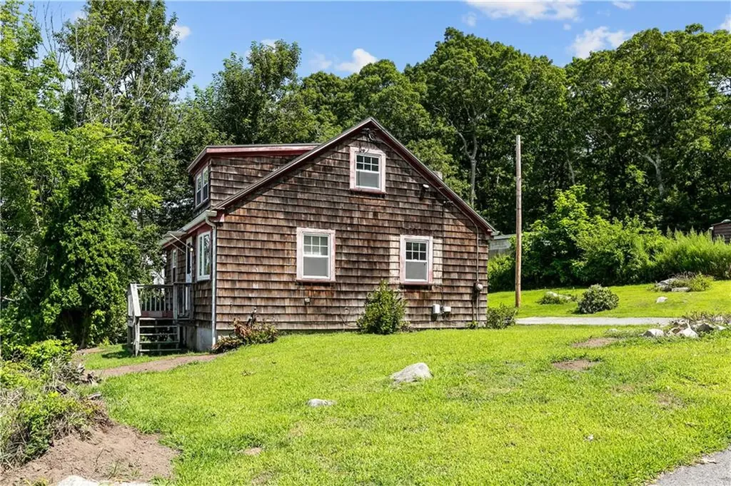 18 Rocky Avenue Tiverton RI 02878