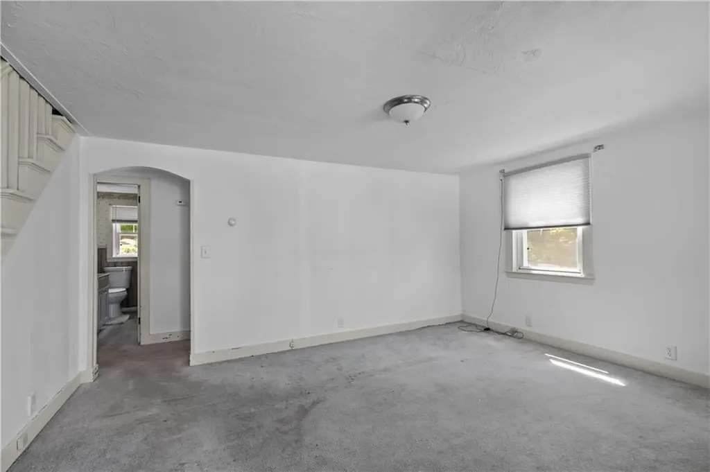 18 Rocky Avenue Tiverton RI 02878