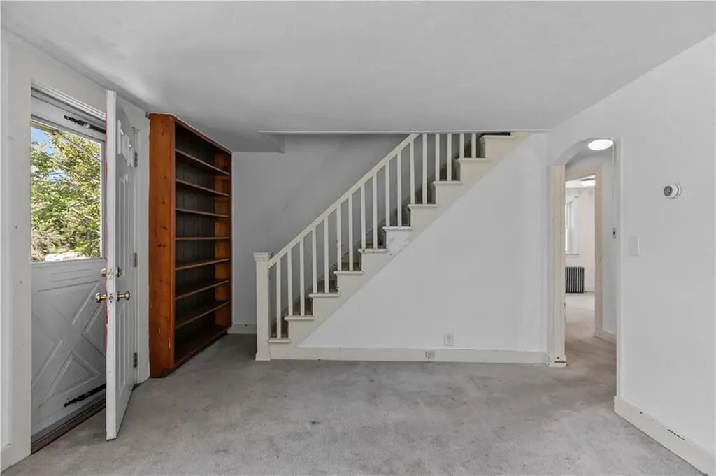 18 Rocky Avenue Tiverton RI 02878