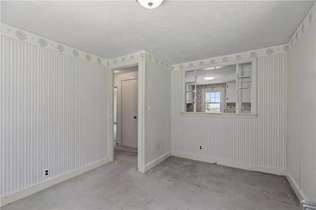18 Rocky Avenue Tiverton RI 02878