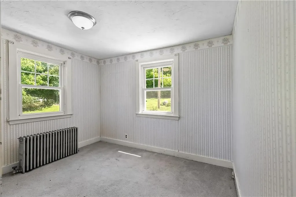 18 Rocky Avenue Tiverton RI 02878