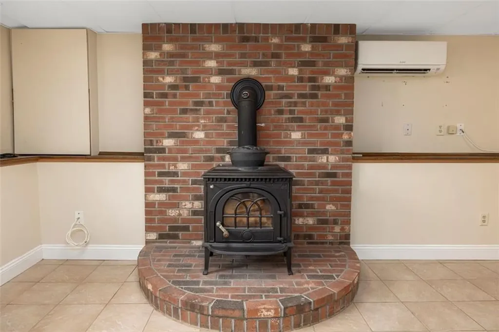 95 Amy Drive Cranston RI 02921