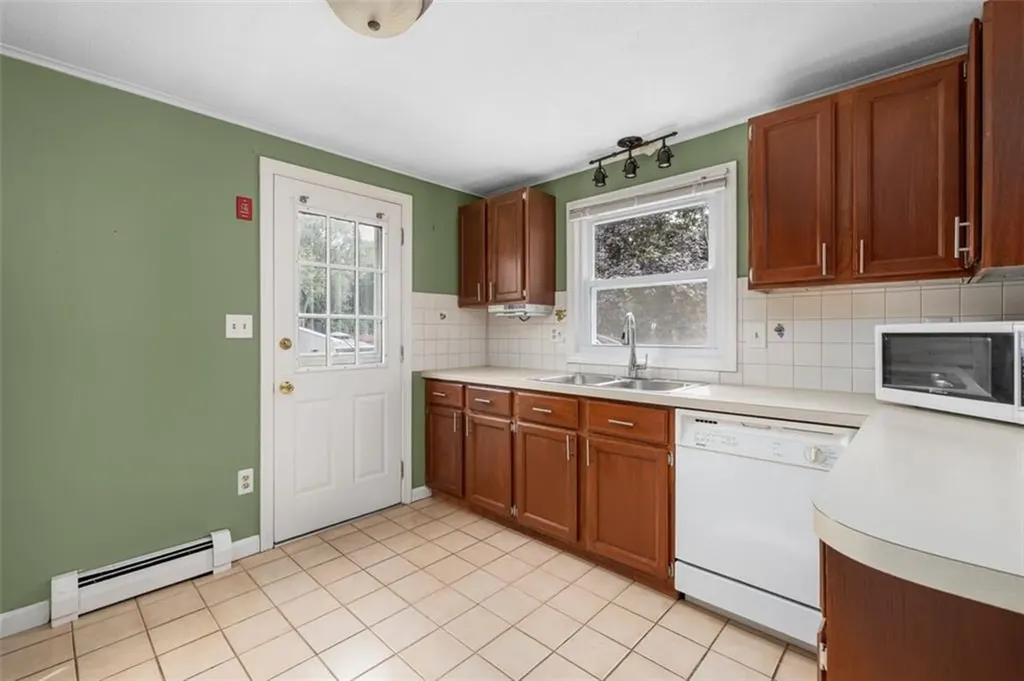 95 Amy Drive Cranston RI 02921