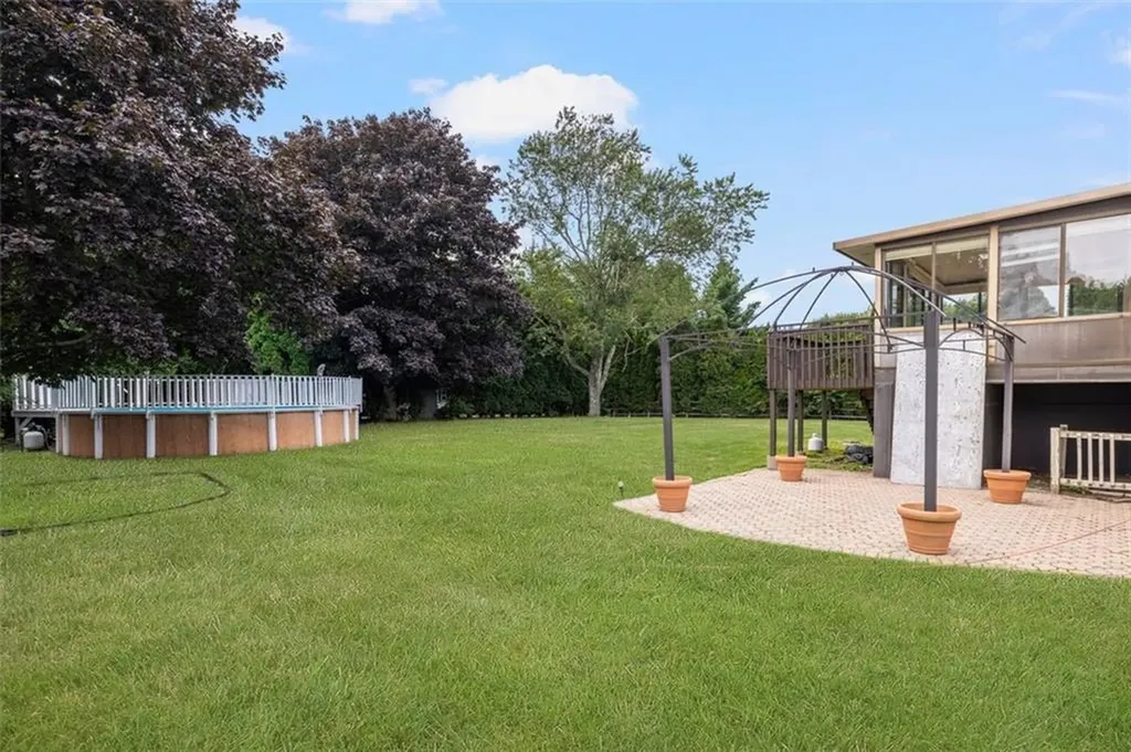 95 Amy Drive Cranston RI 02921