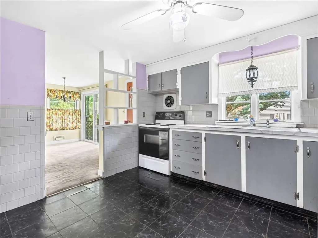 68 Hope Avenue Warwick RI 02889