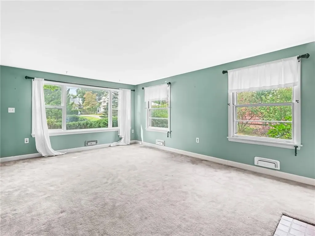 68 Hope Avenue Warwick RI 02889