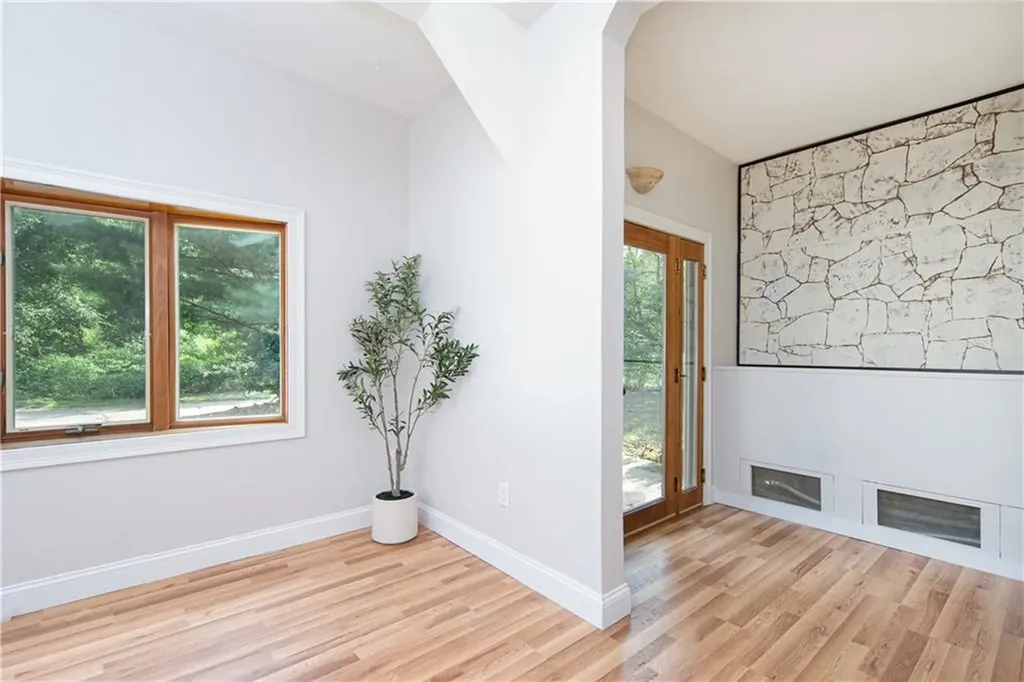 75 Glenco Road Warwick RI 02889