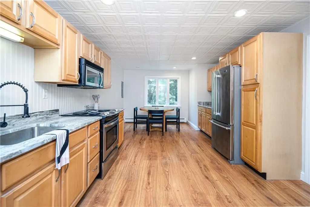 75 Glenco Road Warwick RI 02889