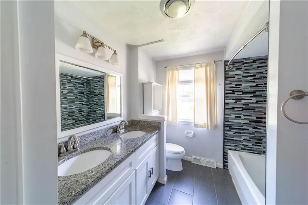 115 Pinewood Drive West Warwick RI 02893