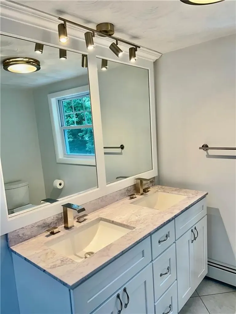 11 Manning Court Coventry RI 02816